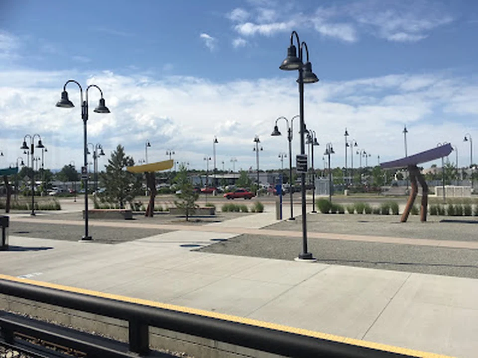 Oak Station - empty, Denver