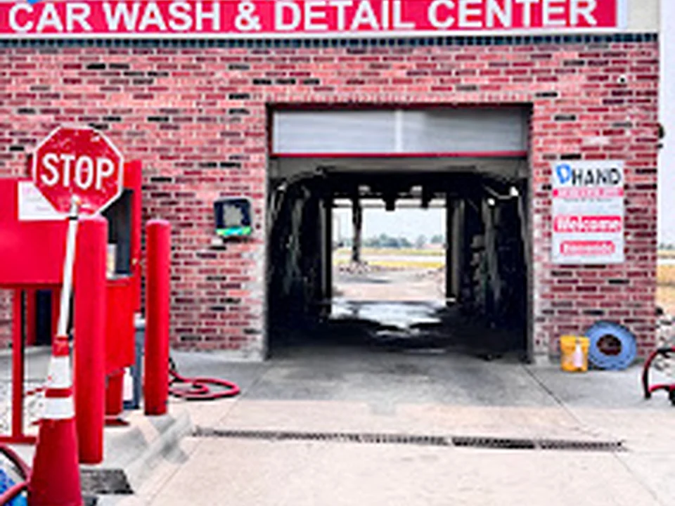 D Hand Full Service Car Wash & Detail Center - Airport & Colfax, Denver