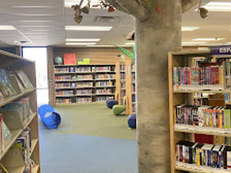 Lakewood Library - Jefferson County Public Library, Denver
