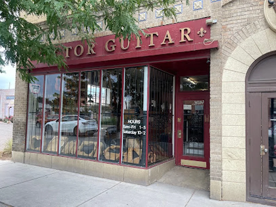 Victor Guitar, Denver